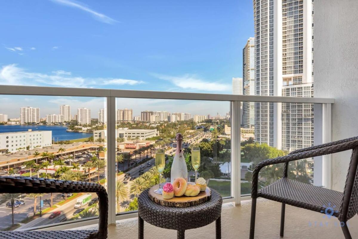 Hotel Luxury Bayfront Studio With Balcony Amazing Pool Sunny Isles Beach Zewnętrze zdjęcie